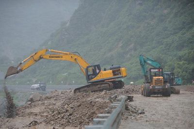 Travaux de réparation d’autoroute d’urgence