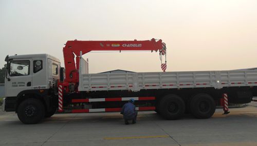 Grue montée sur camion (Grue mobile à flèche télescopique SQ8)